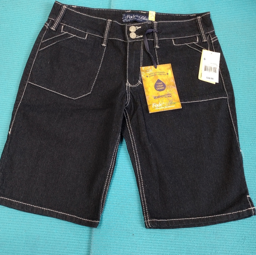 NWT FADE TO BLUE Womens Denim Low Rise Shorts Bermuda Size 6 Missy
